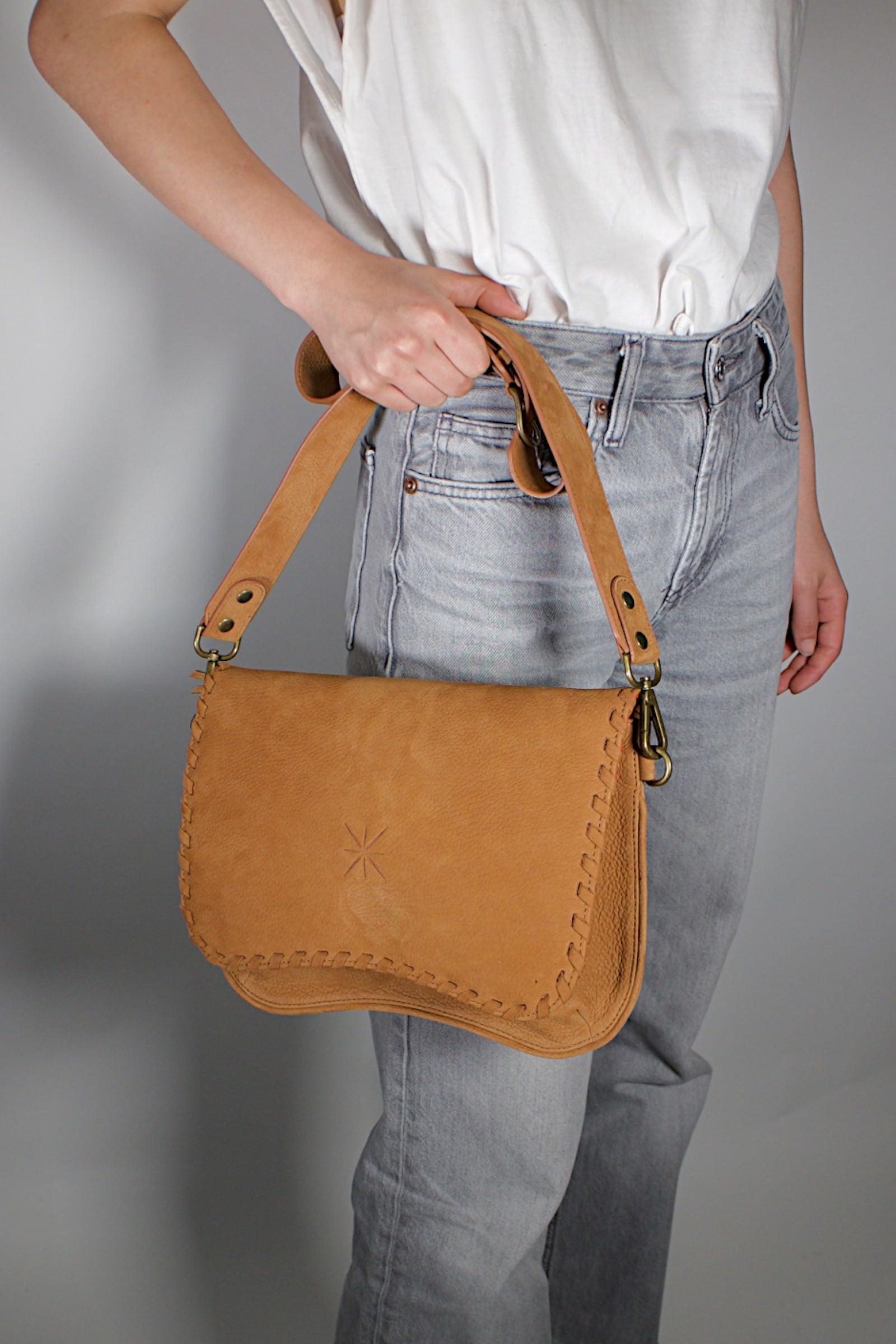 BOLSO BABY TRESSA NOBUCK CAMEL