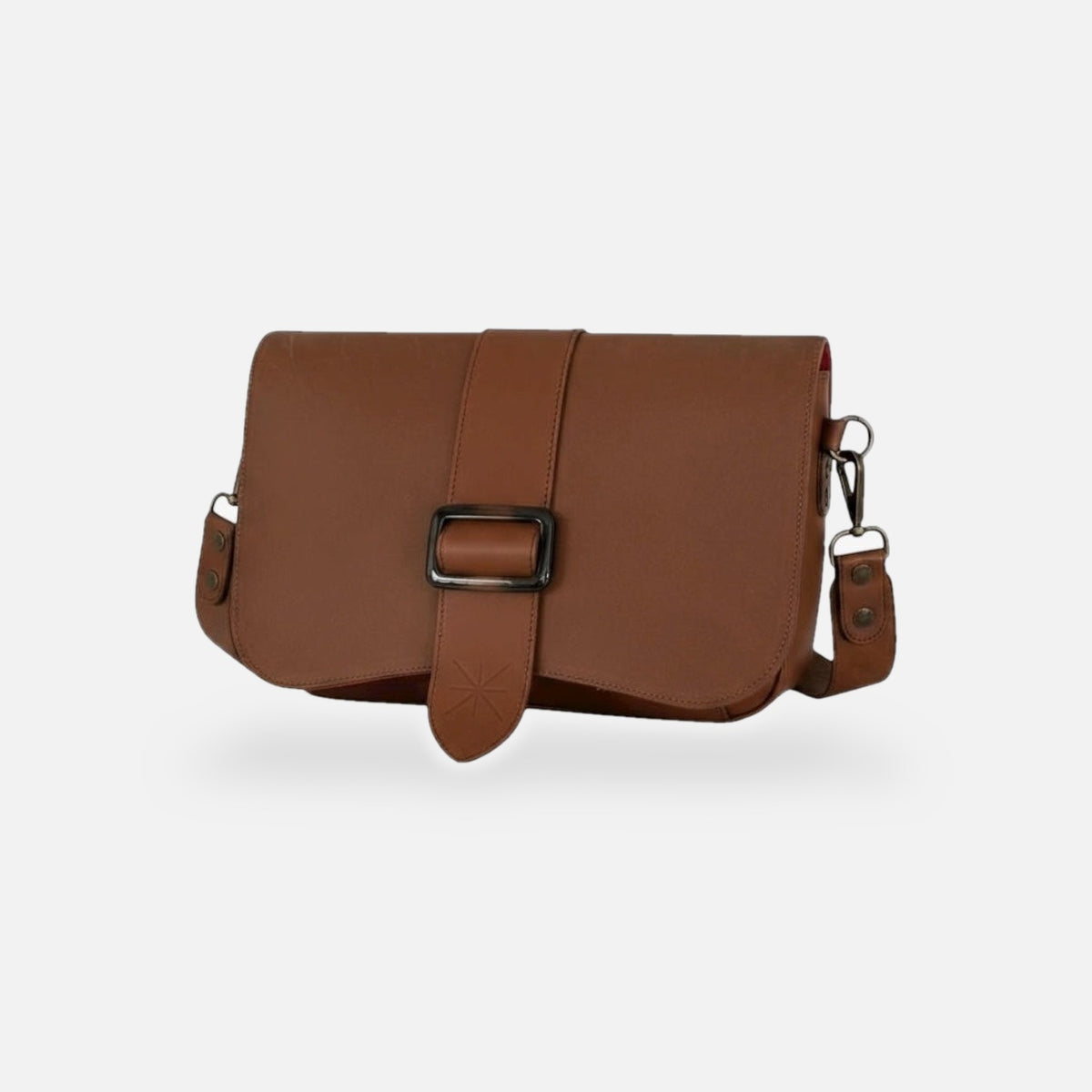 La Stella Rabat Baby Thara en cuir bimatière marron glacé avec boucle en résine et finitions dorées.
