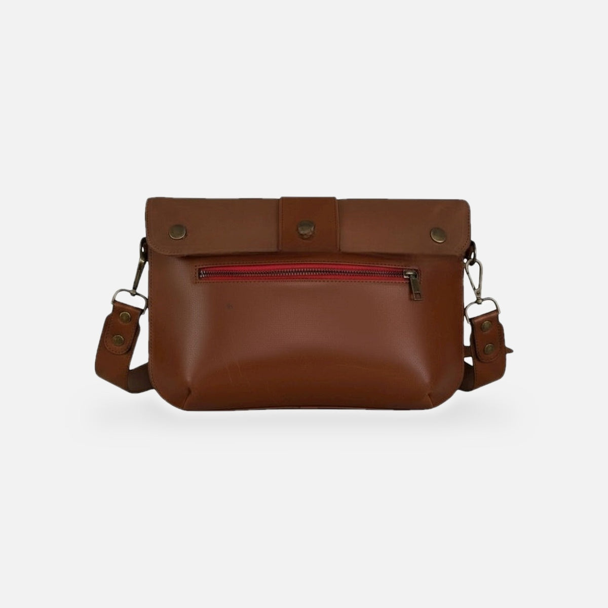 La Stella Rabat Baby Thara sac bandoulière en cuir marron glacé avec boucle résine et doublure rouge