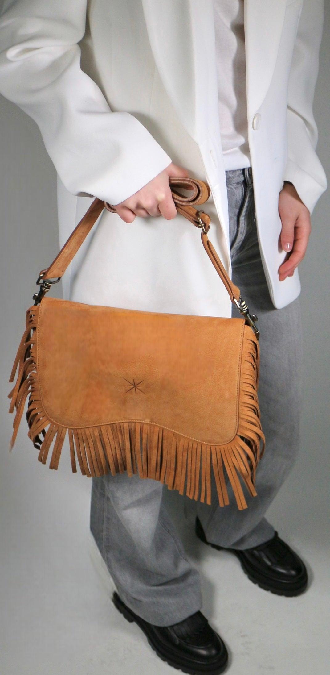 BOLSO BEBE HEVA NOBUCK CAMEL