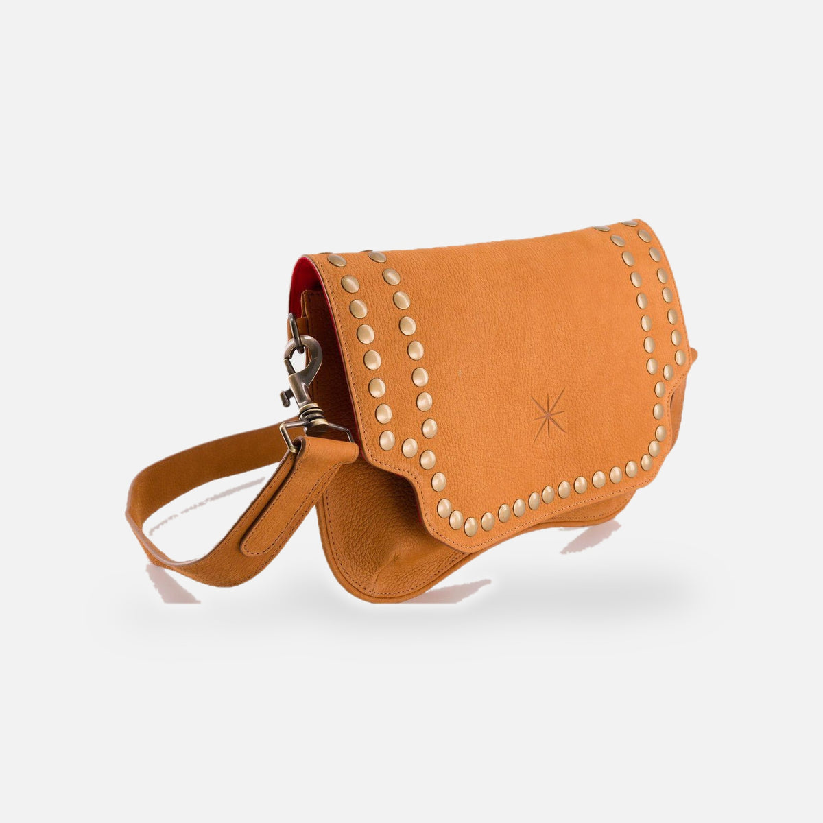 Rabat baby sidia nubuck camel, monté sur une base Baby, sur fond gris clair